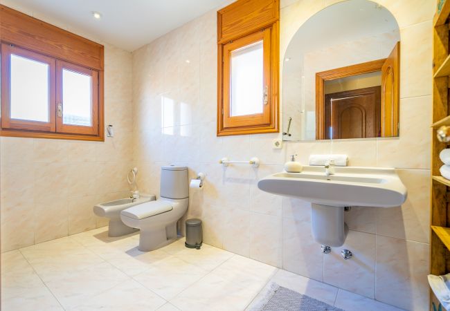 Villa in Santa Susana - HomeHolidaysRentals Happy Family-Costa Barcelon