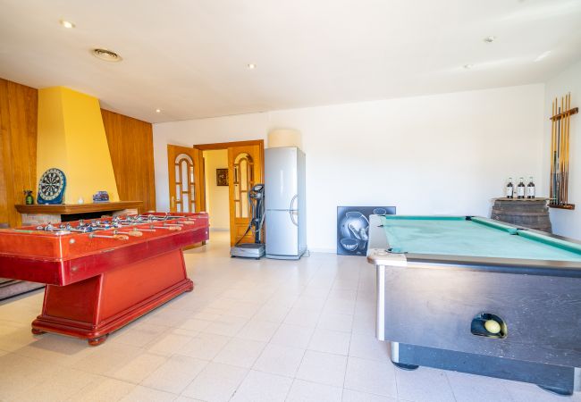 Villa in Santa Susana - HomeHolidaysRentals Happy Family-Costa Barcelon