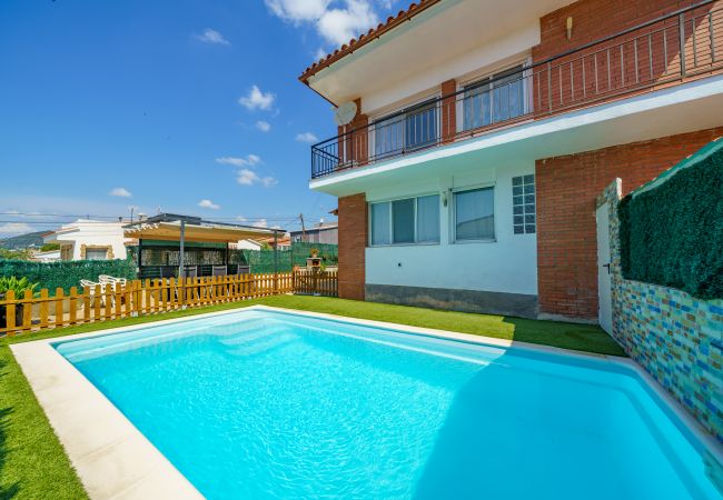 Villa in Pineda de Mar - HomeHolidaysRentals Legend - Costa Barcelona