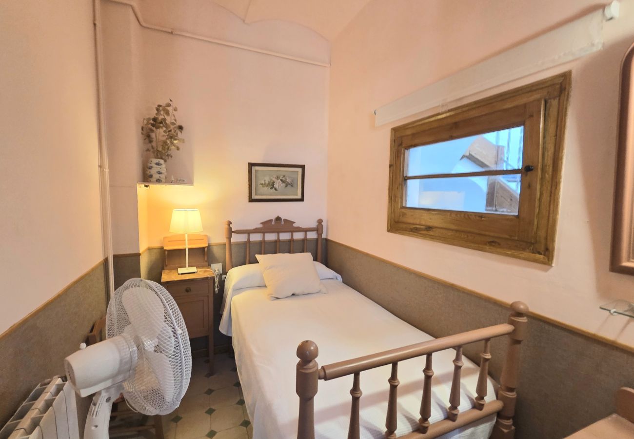 Maison mitoyenne à Sant Pol de Mar - HomeHolidaysRentals  Villa Mediterranea- Costa Bar