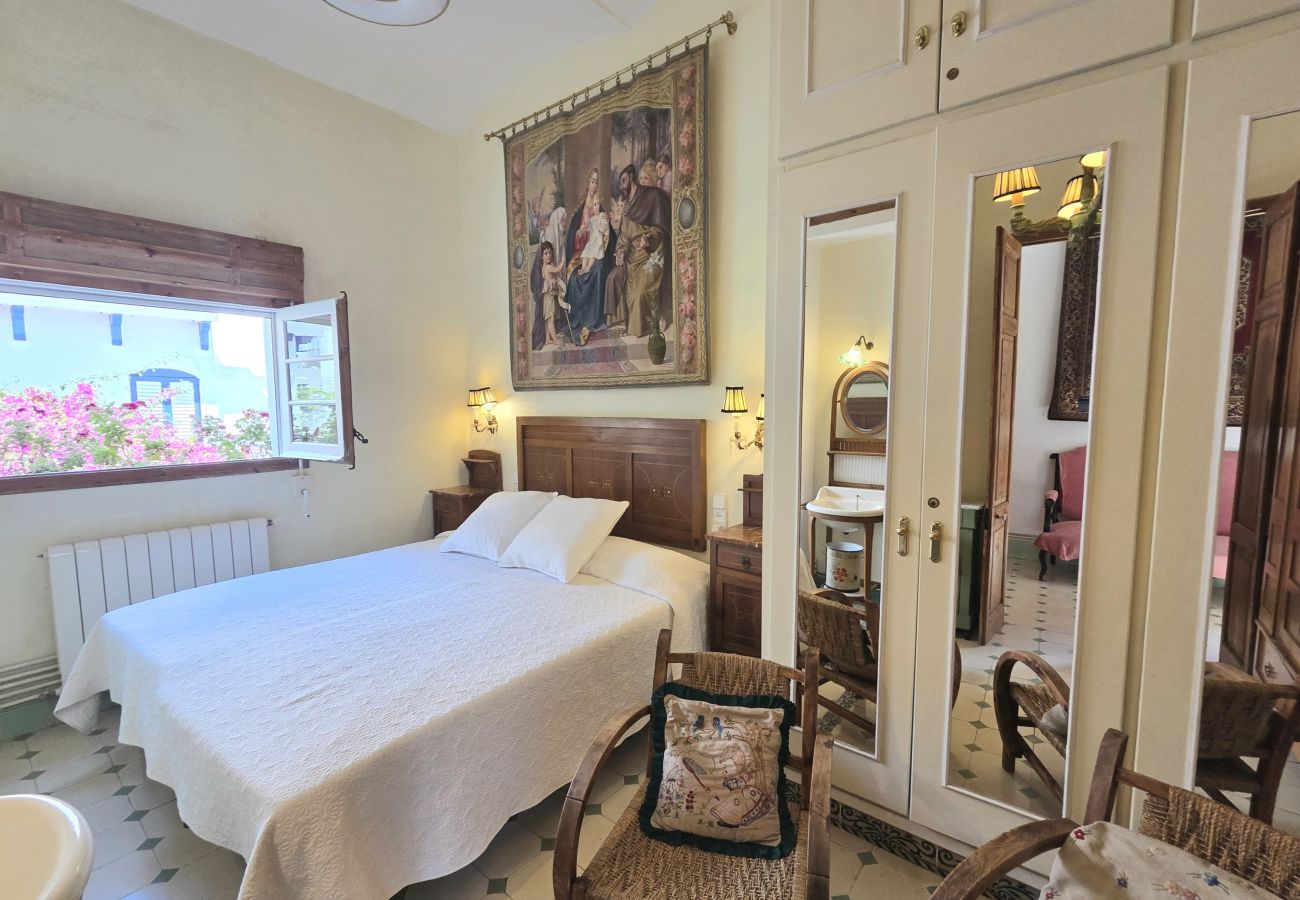 Maison mitoyenne à Sant Pol de Mar - HomeHolidaysRentals  Villa Mediterranea- Costa Bar