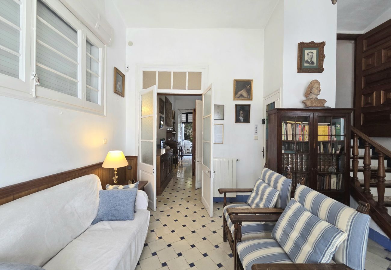 Maison mitoyenne à Sant Pol de Mar - HomeHolidaysRentals  Villa Mediterranea- Costa Bar