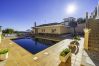 Villa in Sant Cebrià de Vallalta - HomeHolidaysRentals Aube - Costa Barcelona Villa in Sant Cebrià de Vallalta - HomeHolidaysRentals Aube - Costa Barcelona