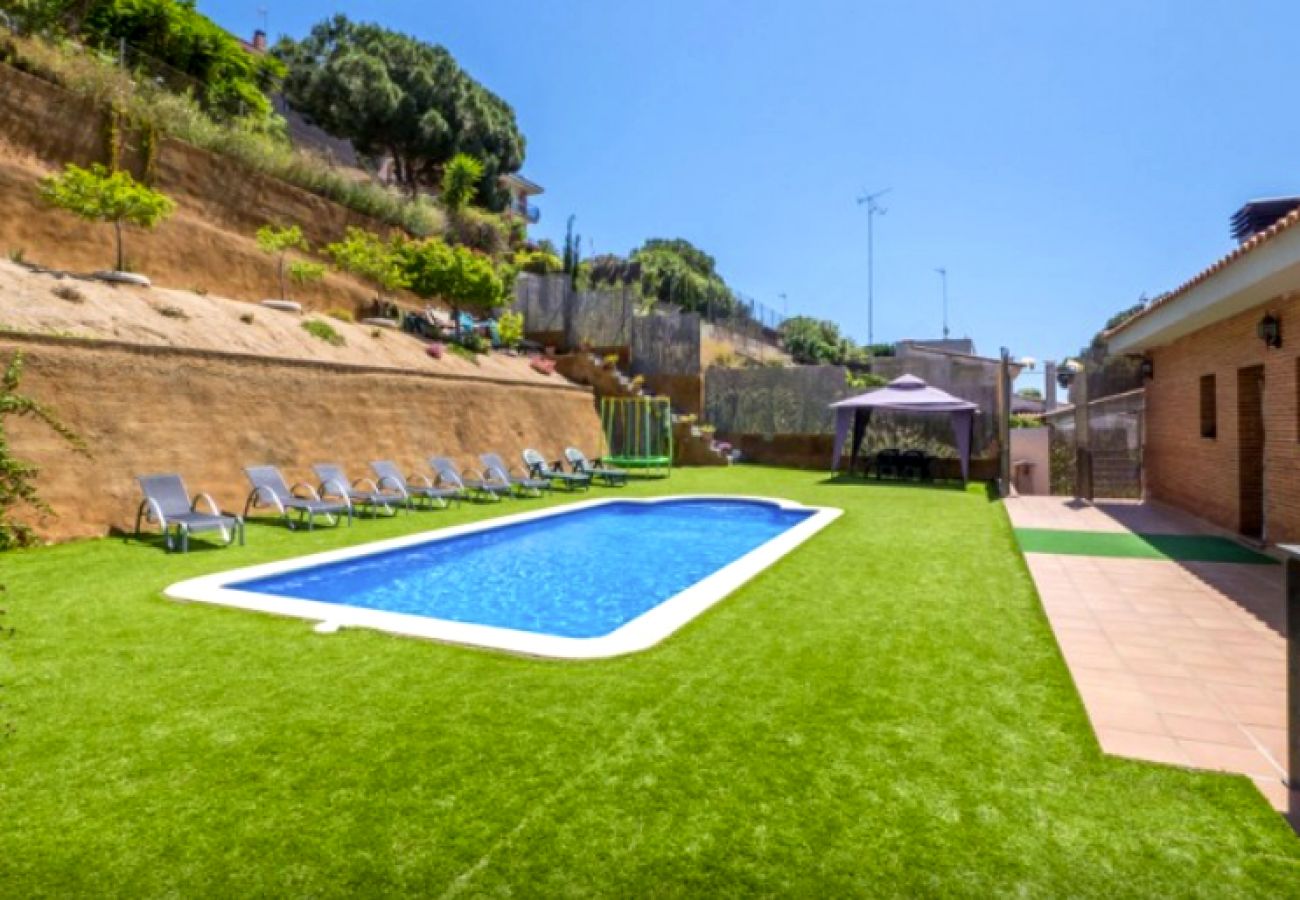 Villa in Calella - HomeHolidaysRentals Sand