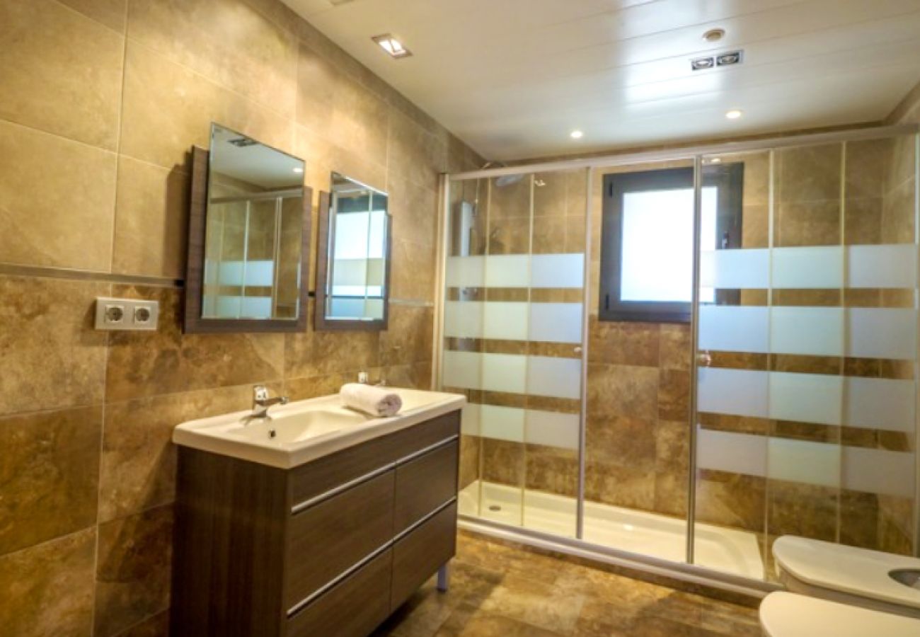 Villa in Calella - HomeHolidaysRentals Sand