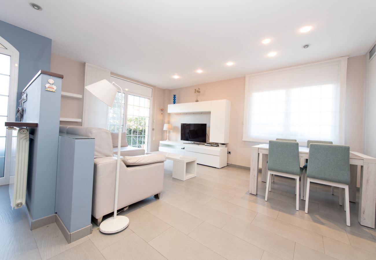 Townhouse in Pineda de Mar - HomeHolidaysRentals Royal - Costa Barcelona