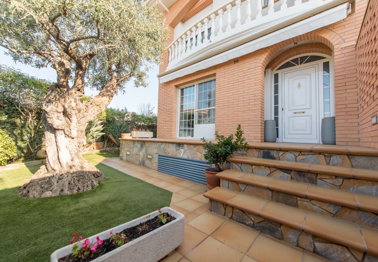 Townhouse in Pineda de Mar - HomeHolidaysRentals Royal - Costa Barcelona