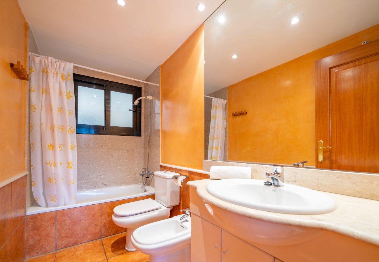 Apartment in Pineda de Mar - HomeHolidaysRentals Adara - Costa Barcelona