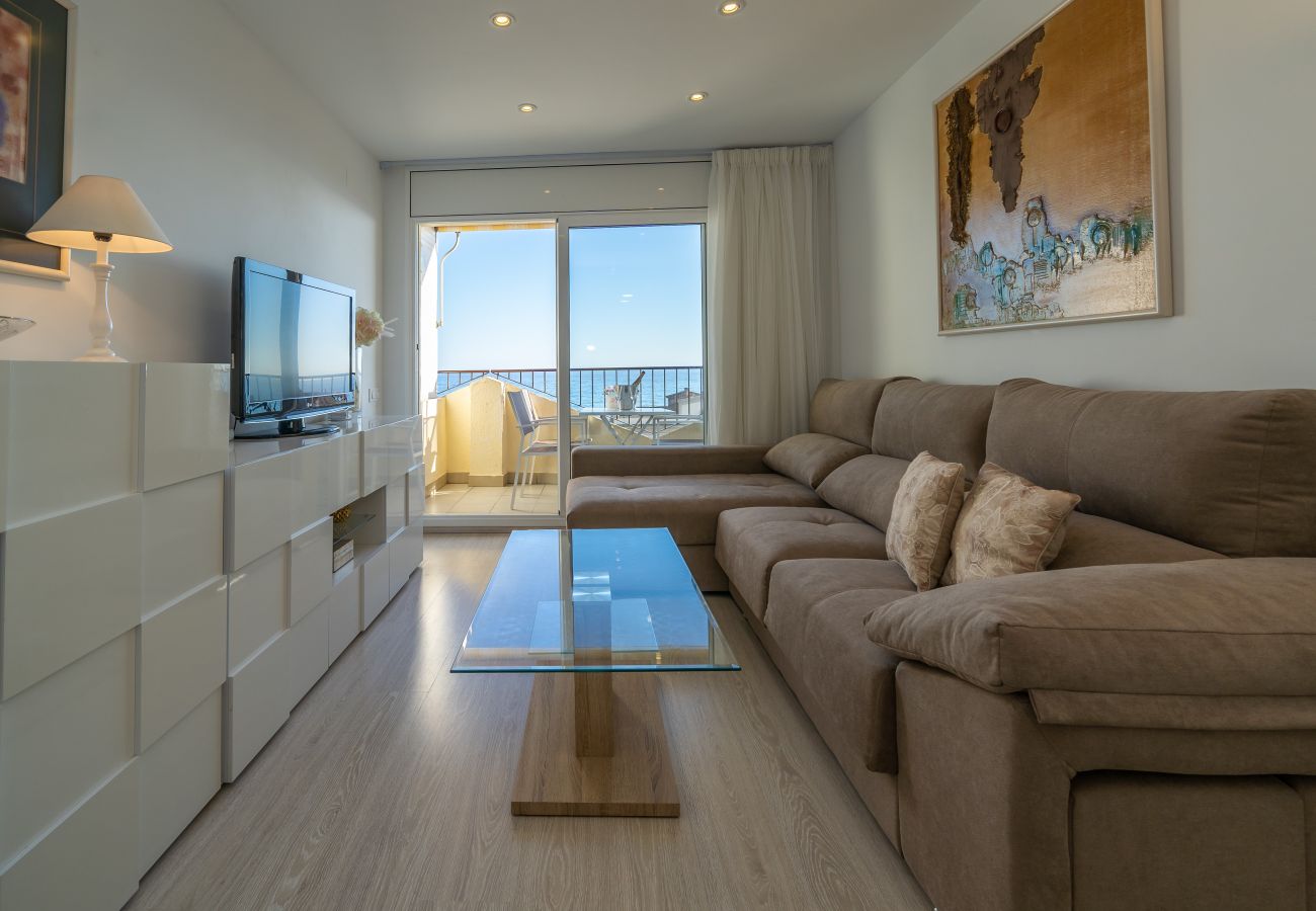 Apartment in Pineda de Mar - HomeHolidaysRentals Bluemar-Costa Barcelona