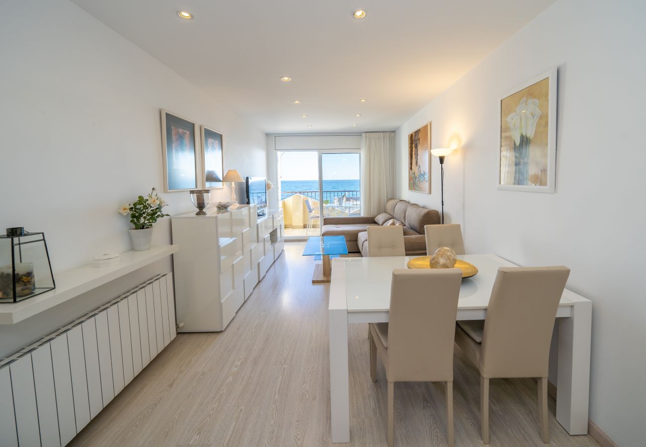 Apartment in Pineda de Mar - HomeHolidaysRentals Bluemar-Costa Barcelona