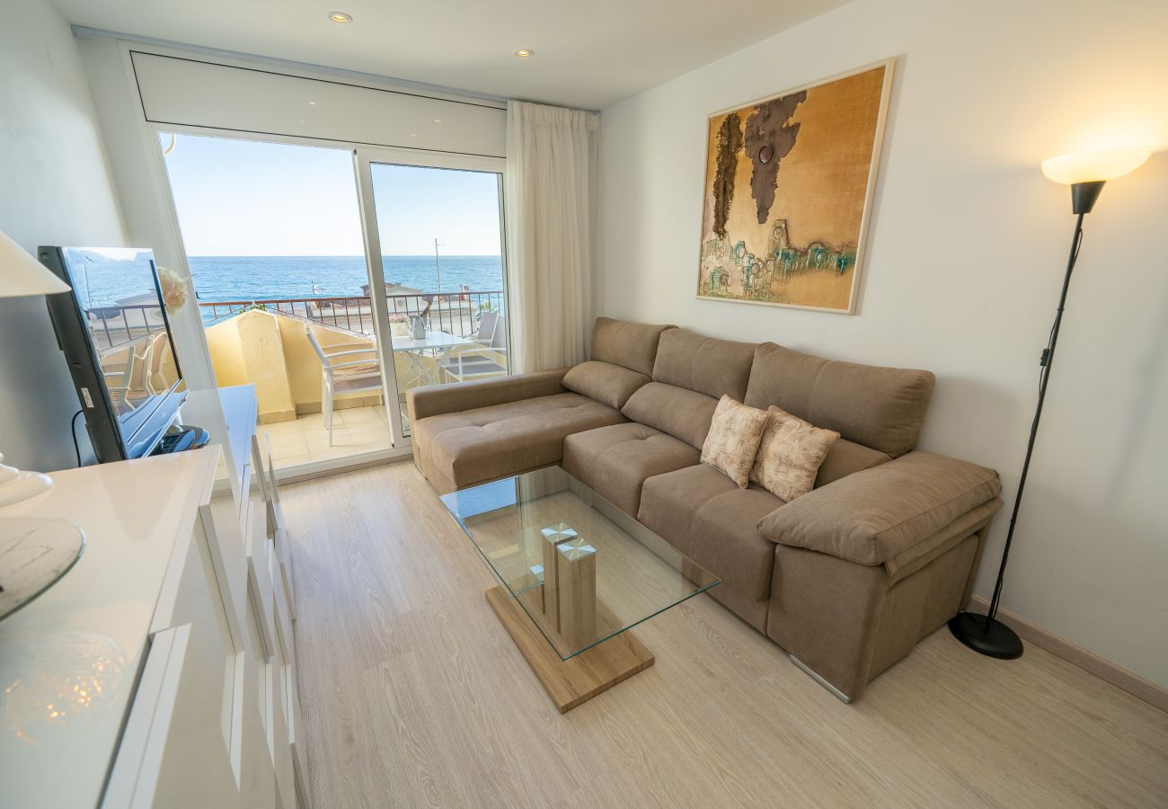 Apartment in Pineda de Mar - HomeHolidaysRentals Bluemar-Costa Barcelona