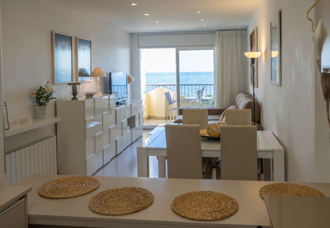 Apartment in Pineda de Mar - HomeHolidaysRentals Bluemar-Costa Barcelona