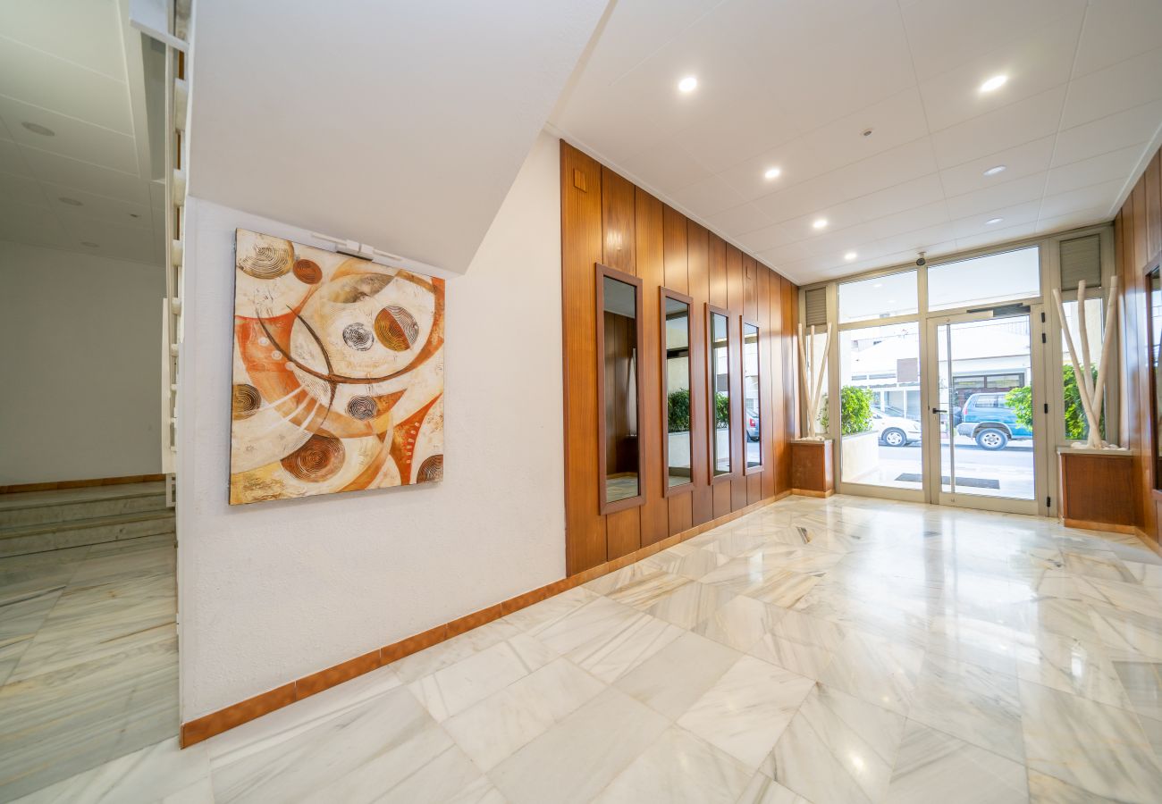 Apartment in Pineda de Mar - HomeHolidaysRentals Bluemar-Costa Barcelona