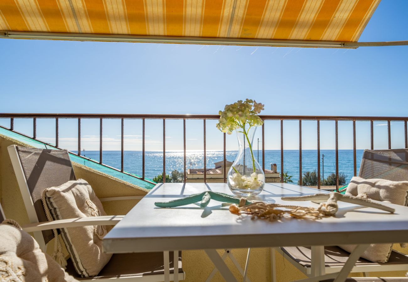 Apartment in Pineda de Mar - HomeHolidaysRentals Bluemar-Costa Barcelona
