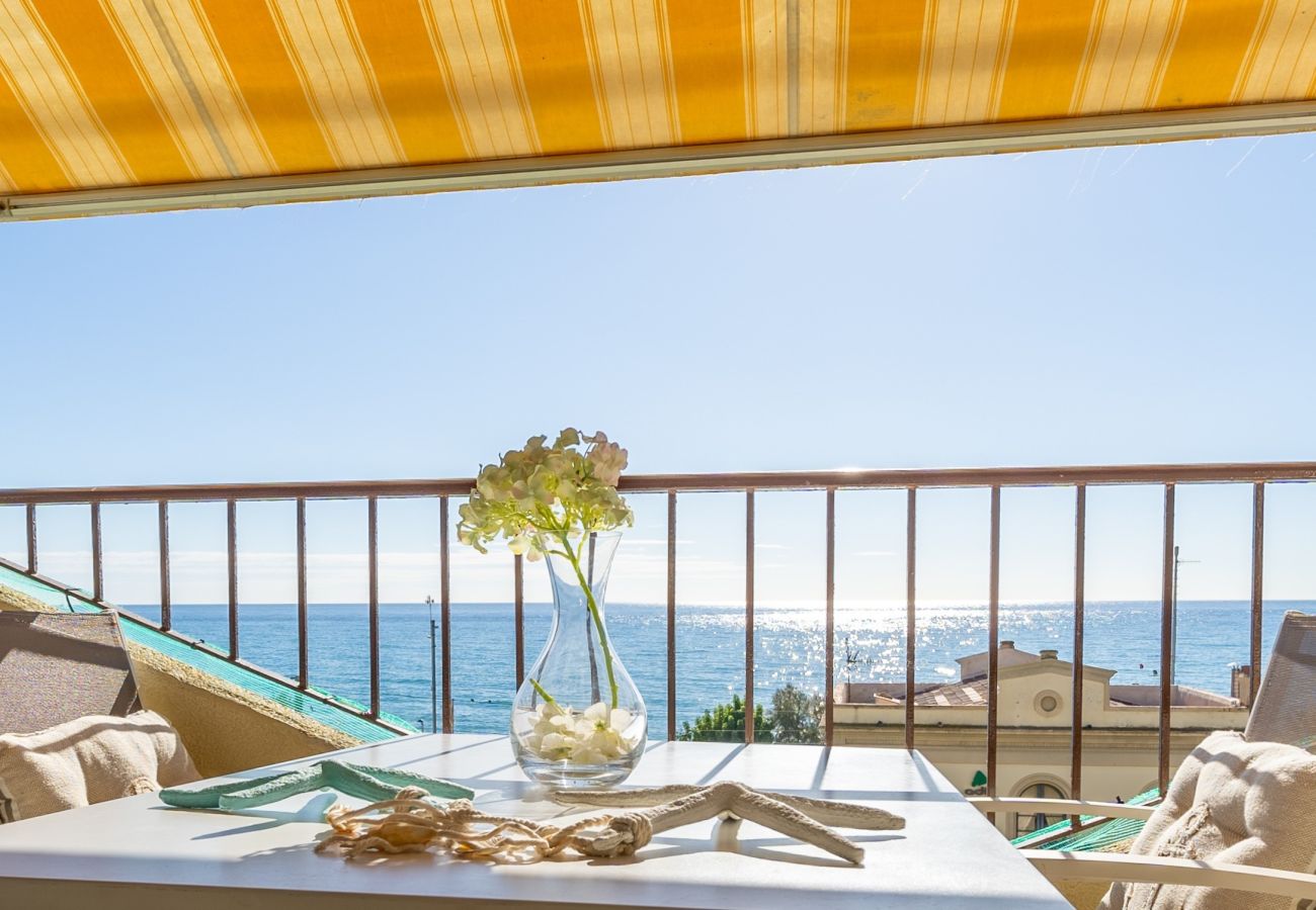 Apartment in Pineda de Mar - HomeHolidaysRentals Bluemar-Costa Barcelona