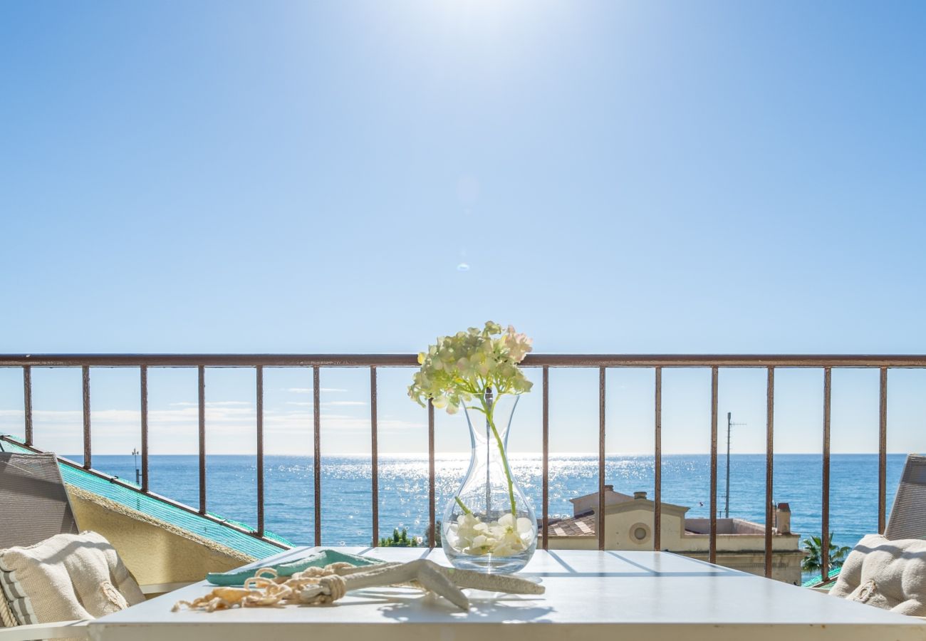 Apartment in Pineda de Mar - HomeHolidaysRentals Bluemar-Costa Barcelona