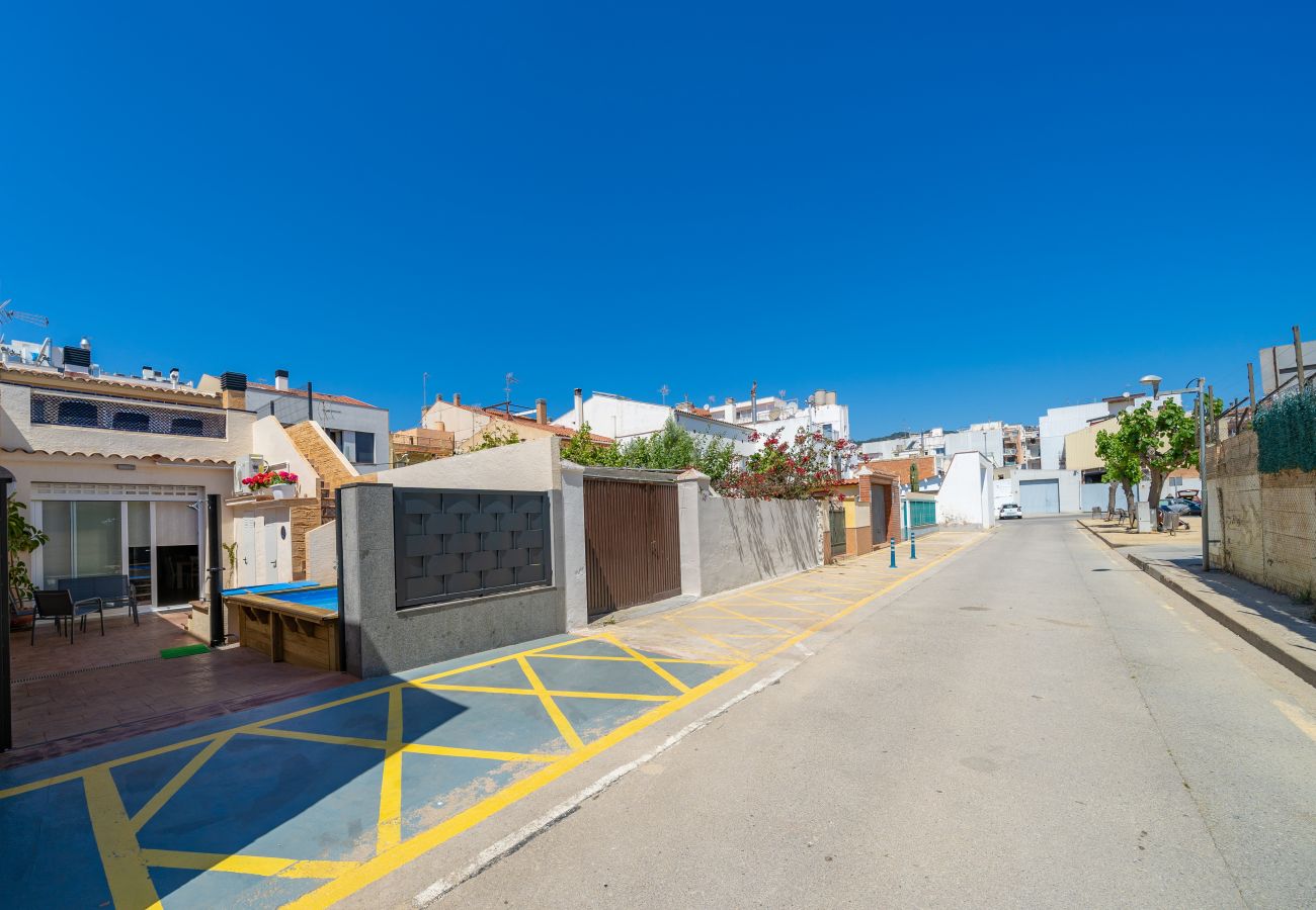 Townhouse in Pineda de Mar - HomeHolidaysRentals Benoit - Costa Barcelona
