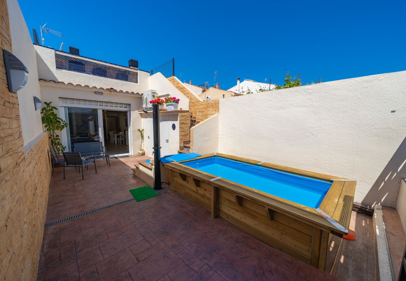 Townhouse in Pineda de Mar - HomeHolidaysRentals Benoit - Costa Barcelona