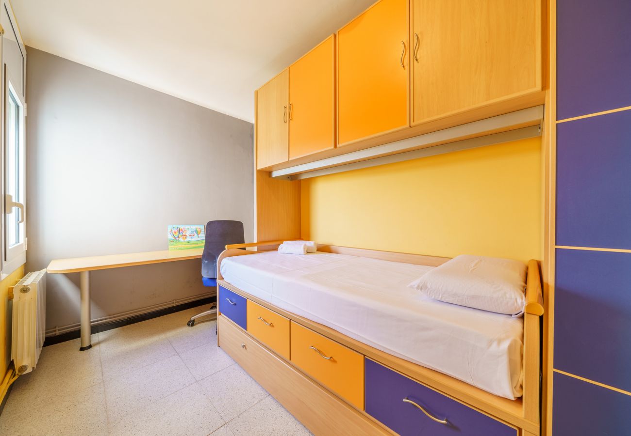 Apartment in Pineda de Mar - HomeHolidaysRentals Snow - Costa Barcelona