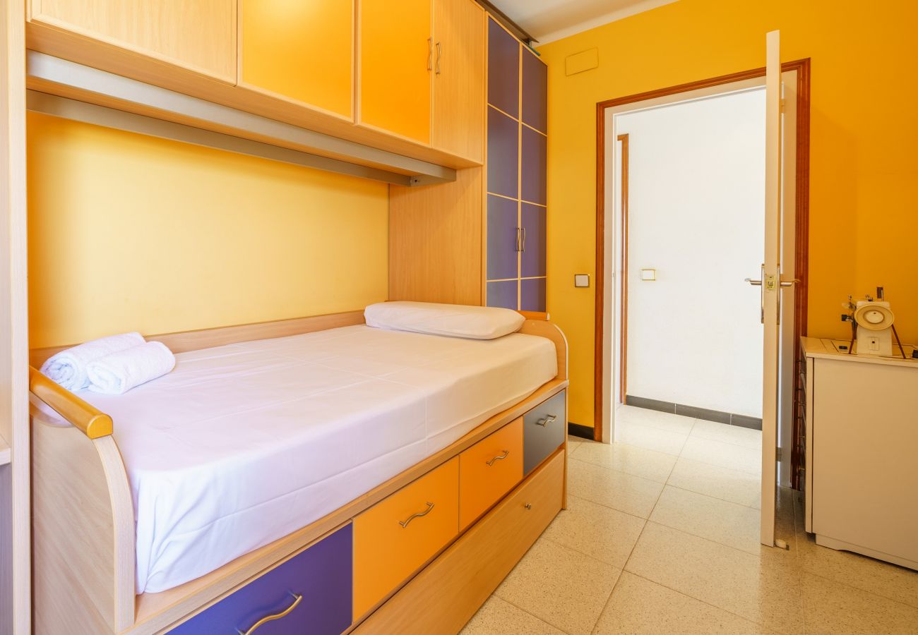 Apartment in Pineda de Mar - HomeHolidaysRentals Snow - Costa Barcelona