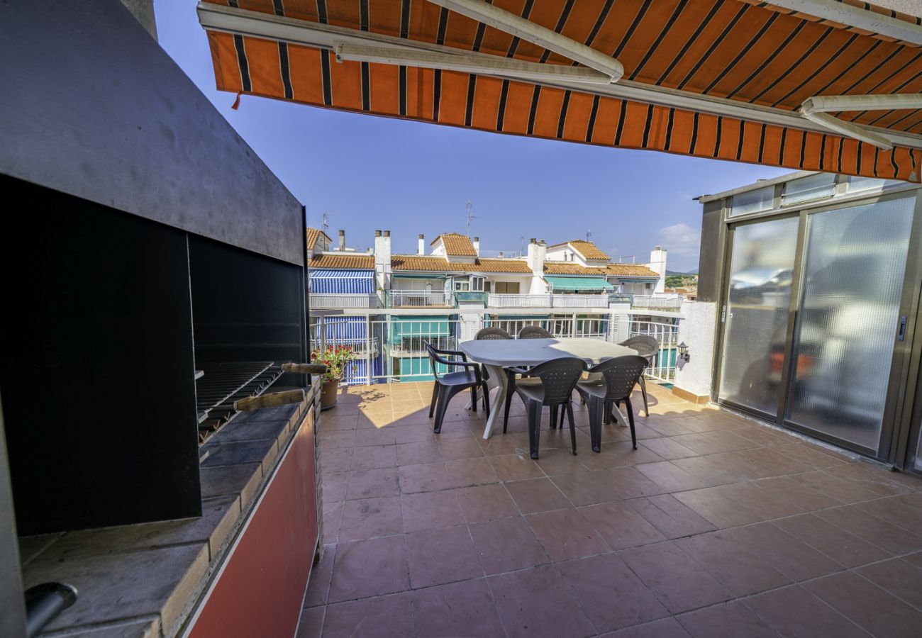 Apartment in Pineda de Mar - HomeHolidaysRentals Elimar - Costa Barcelona