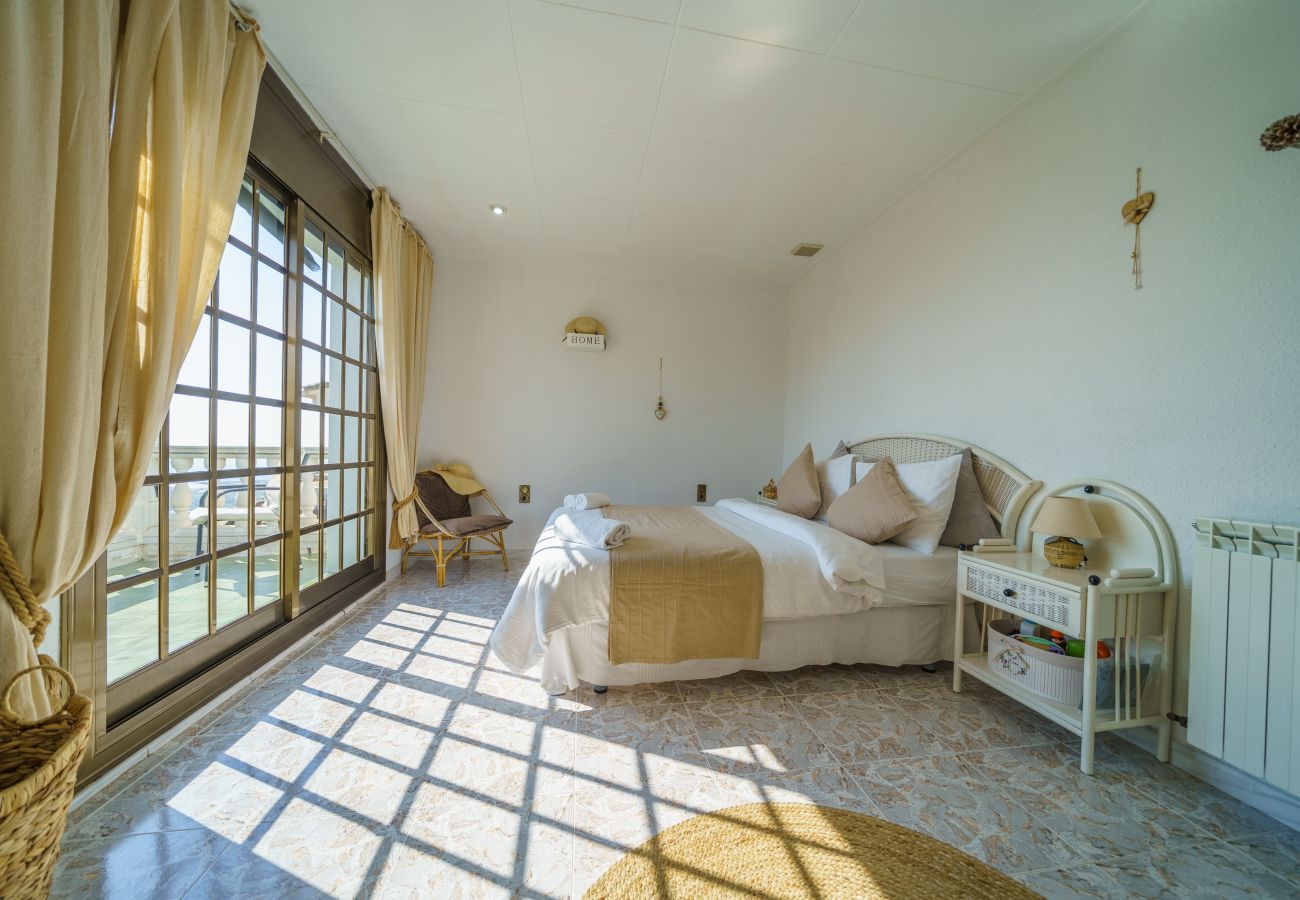 Villa in Santa Susana - HomeHolidaysRentals Bridney - Costa Barcelona