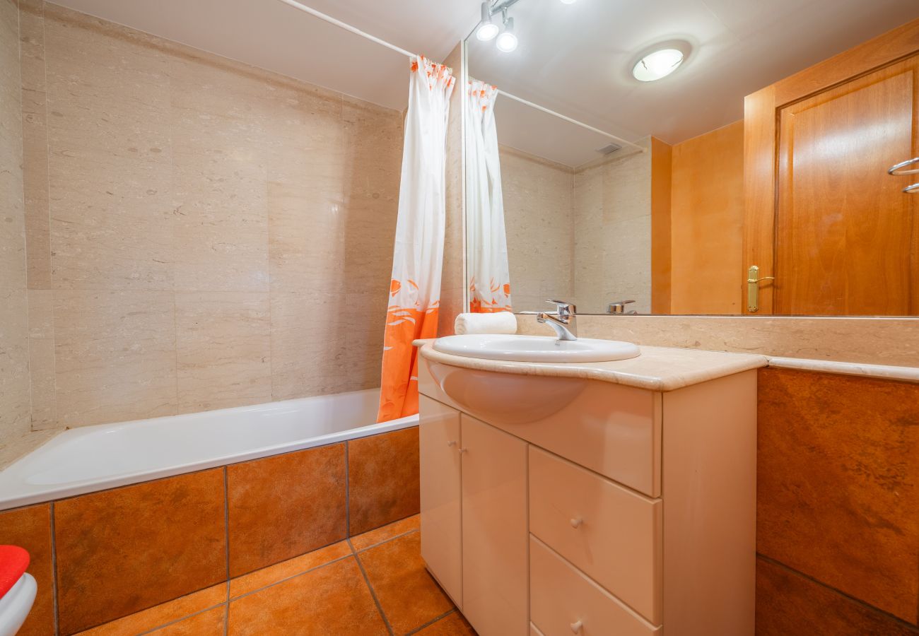 Apartment in Pineda de Mar - HomeHolidaysRentals Fortuny - Costa Barcelona