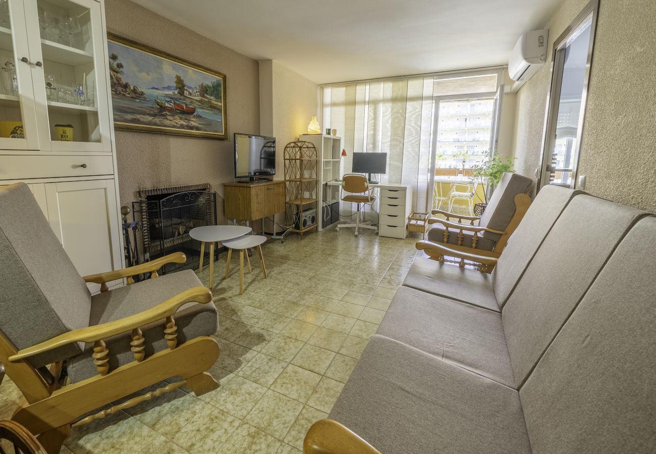 Apartment in Pineda de Mar - HomeHolidaysRentals Singular  - Costa Barcelona