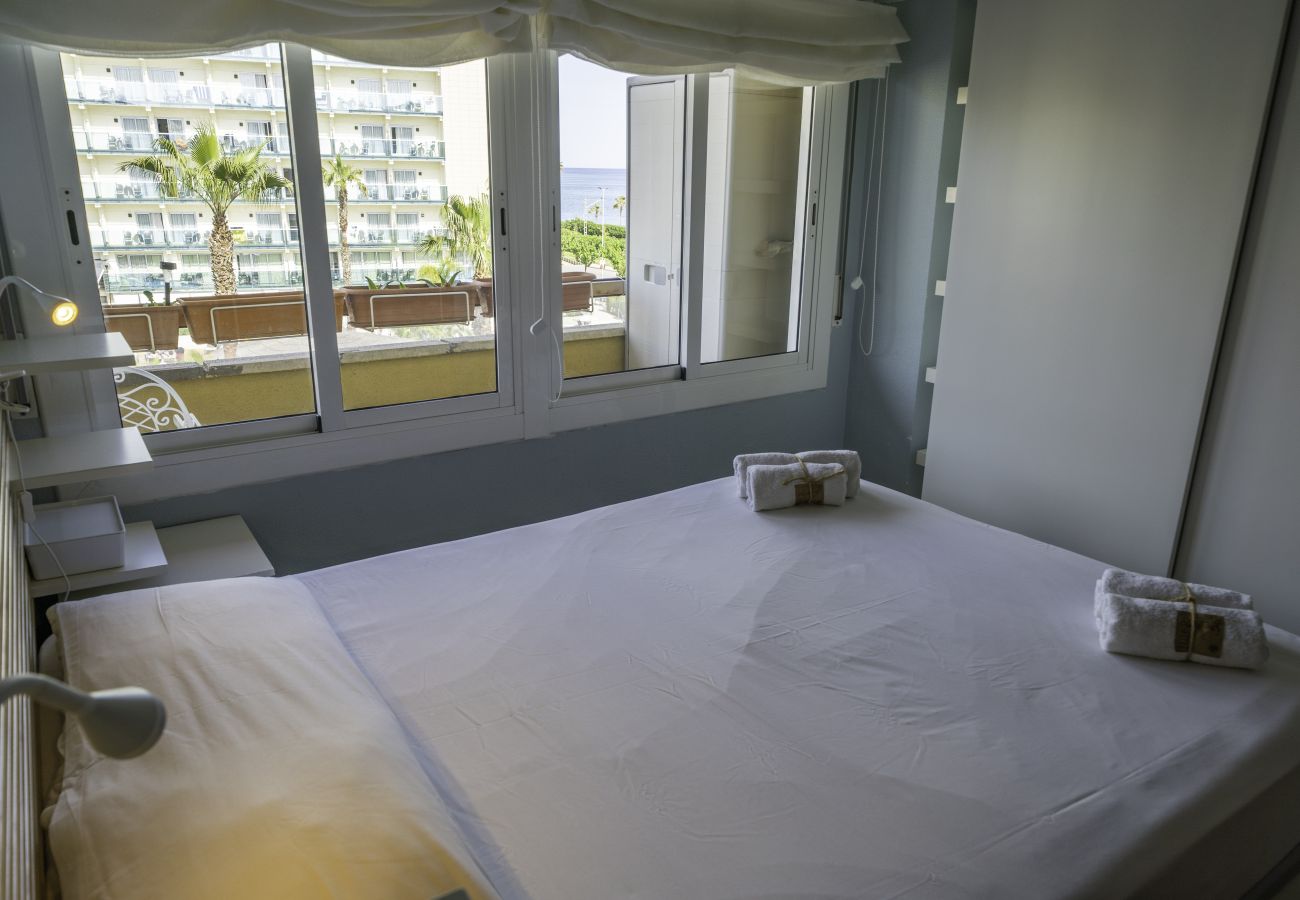 Apartment in Pineda de Mar - HomeHolidaysRentals Singular  - Costa Barcelona