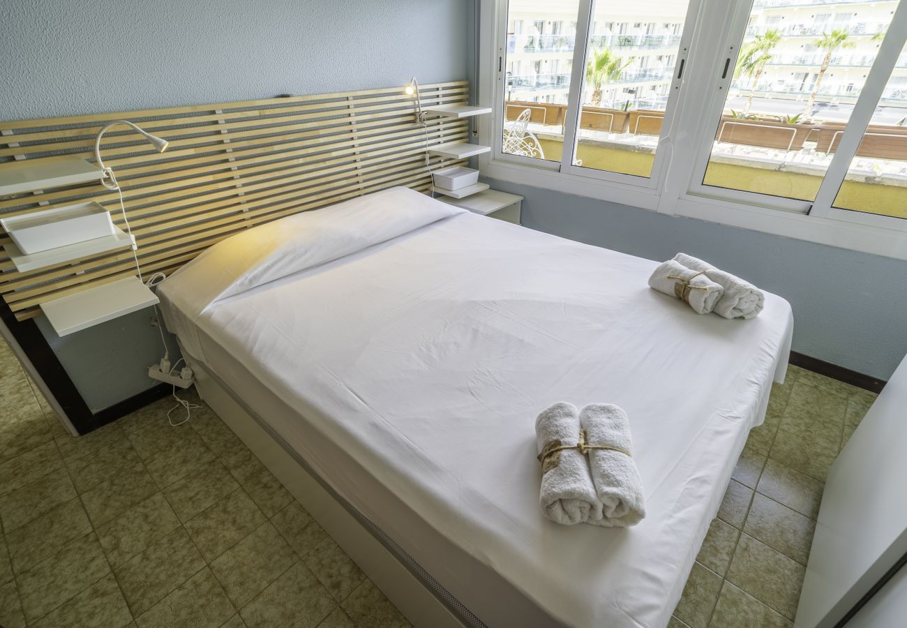 Apartment in Pineda de Mar - HomeHolidaysRentals Singular  - Costa Barcelona