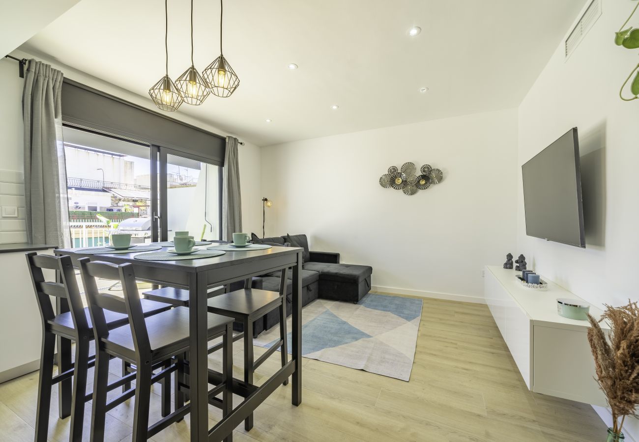 Apartment in Pineda de Mar - HomeHolidaysRentals Kala - Costa Barcelona