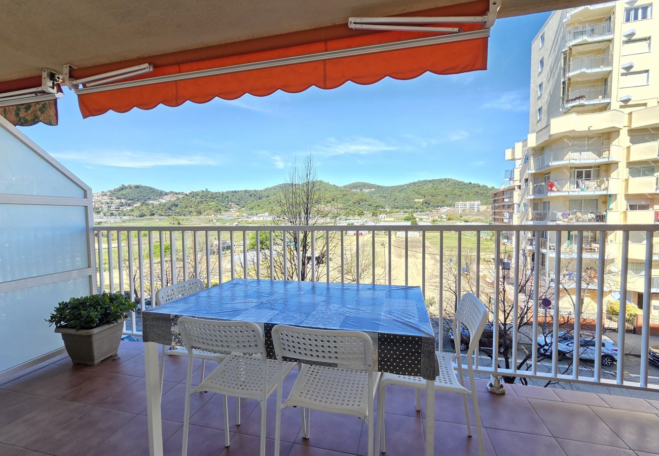 Balcón con vistas a la montaña.