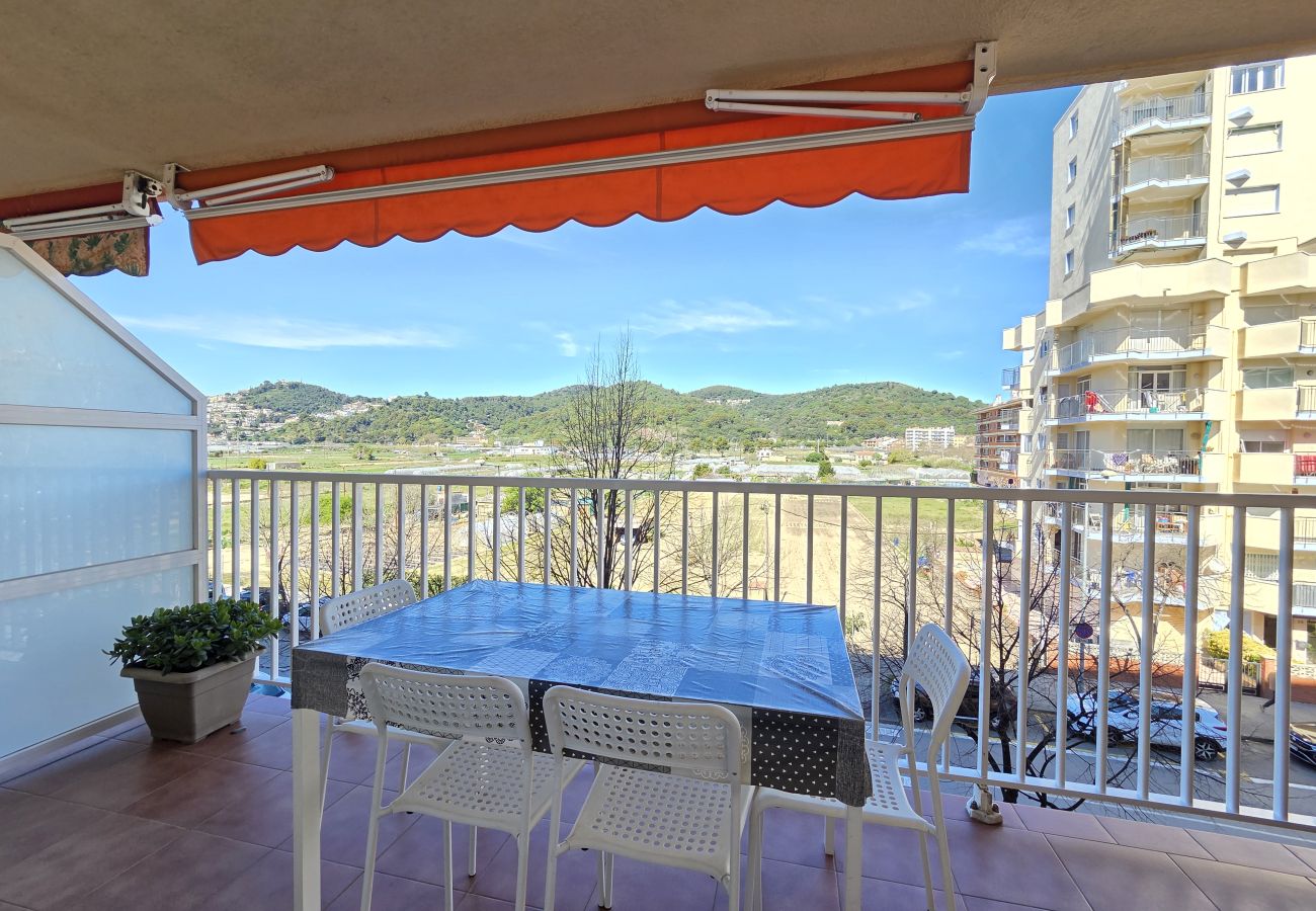 Balcón con vistas a la montaña.