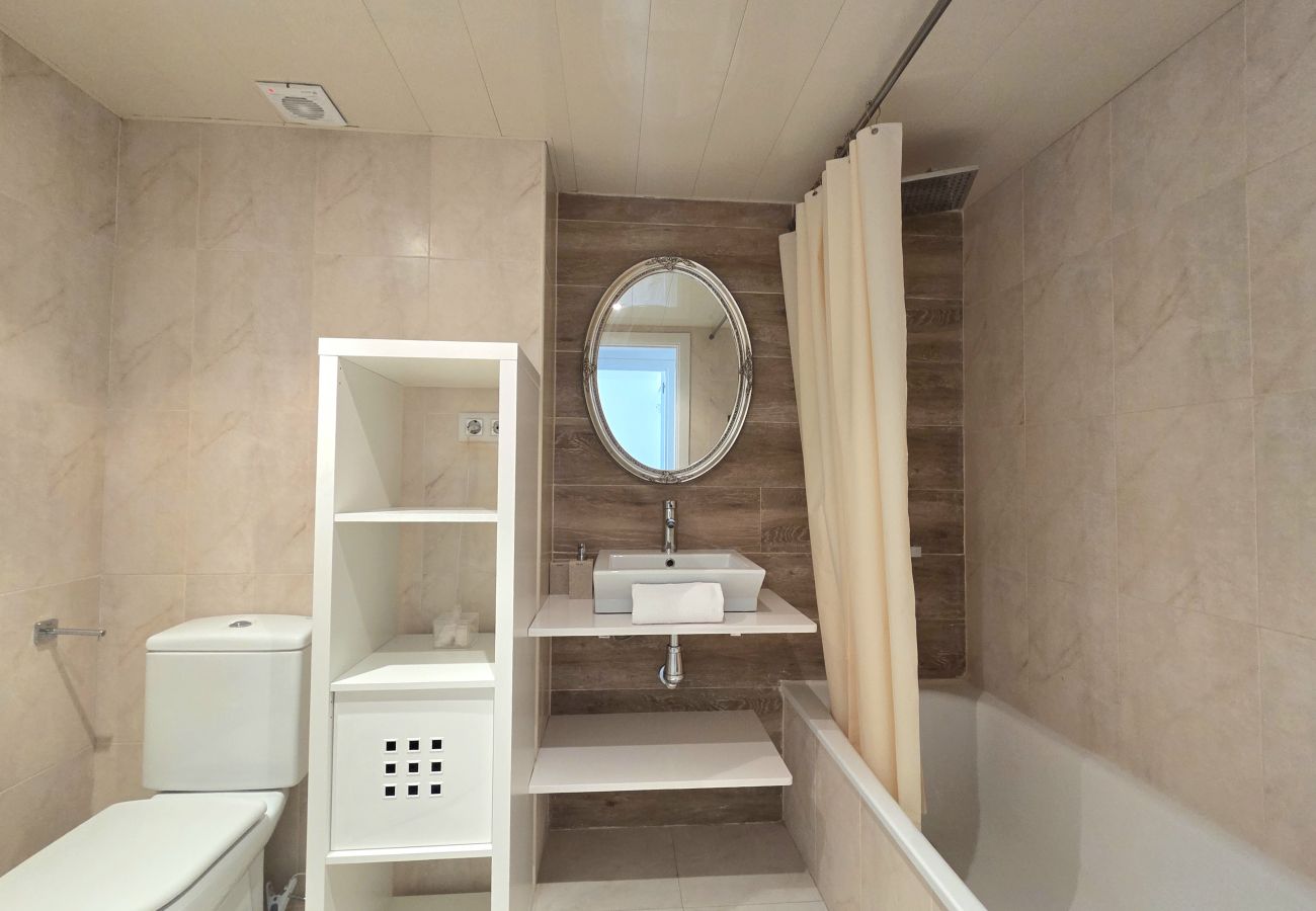 Apartment in Pineda de Mar - HomeHolidaysRentals Eloise Costa Barcelona.